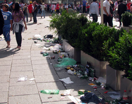 buang sampah sembarangan Kita dan Kota